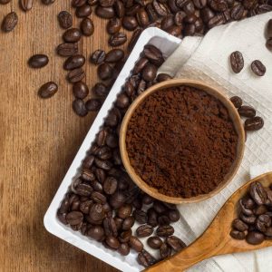 Automatic vacuum packaging machine for coffee powder