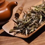 Semi-automatic weighing filling machine for tea leaves