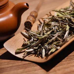 Semi-automatic weighing filling machine for tea leaves